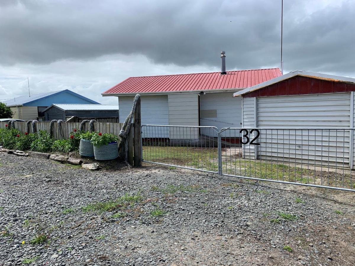 Peaceful Riverfront Cottage In Small Northland Town Te Kopuru Luaran gambar